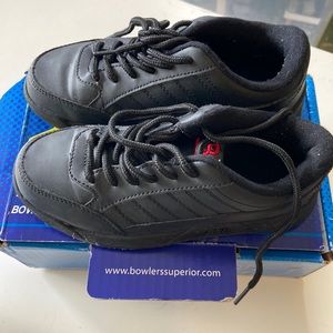 Boys or girls Black Bowling Shoes BSI size 13 kids bowl active